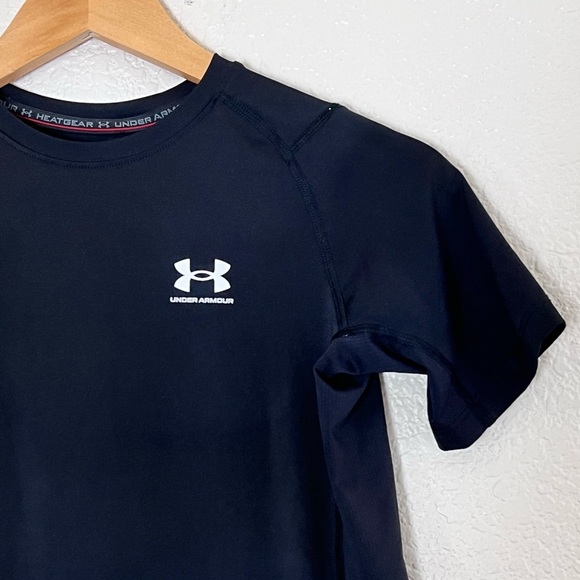 Under Armour | Fitted black short sleeve athletic tee size youth large - Picture 3 of 8